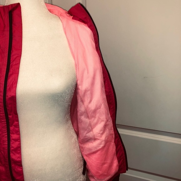 The North Face Size Large 14-16 yr old windbreaker - Picture 5 of 7